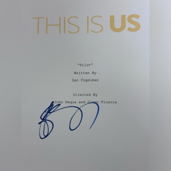 JUSTIN HARTLEY SIGNED THIS IS US PILOT EPISODE SCRIPT ACOA COA COLLECTIBLE - Picture 4 of 6